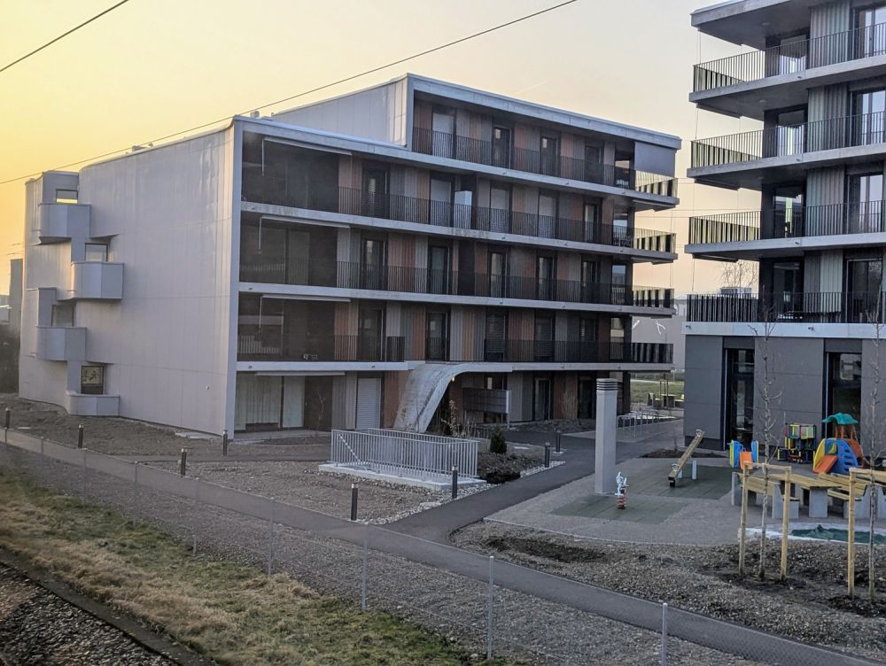 Erstbezug direkt am Bahnhof Buchs ZH Modernstes Wohnen mit Glasfaser, LAN-Verkabelung und E-Mobility-Option. - Bild 2
