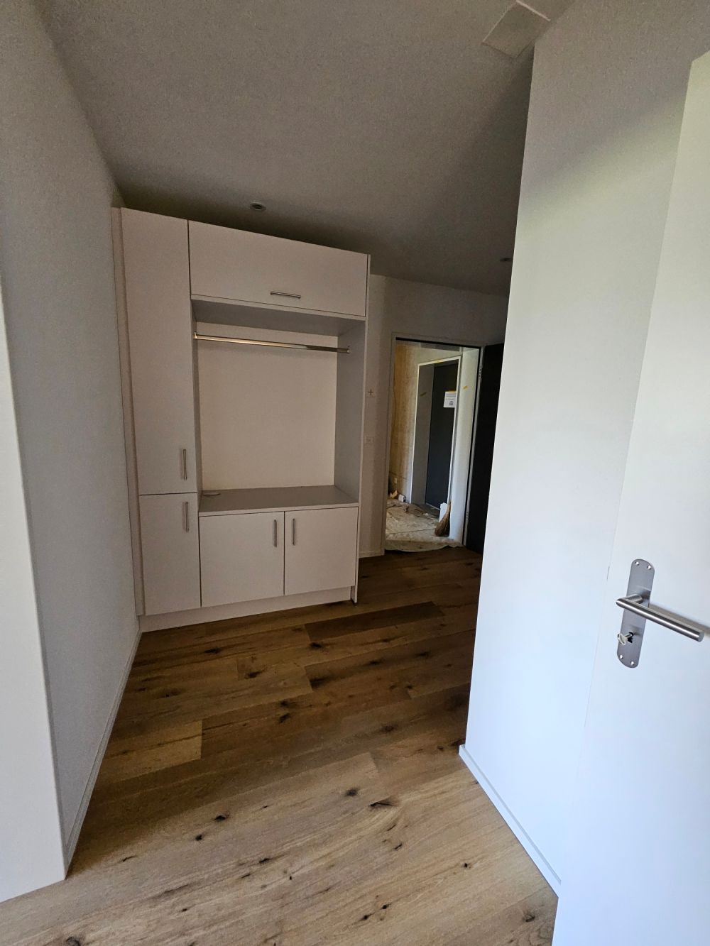 Einmal vorhanden:  lichtdurchflutete 2.5 Zi Neubauwohnungen mit Ankleide - Bild 3
