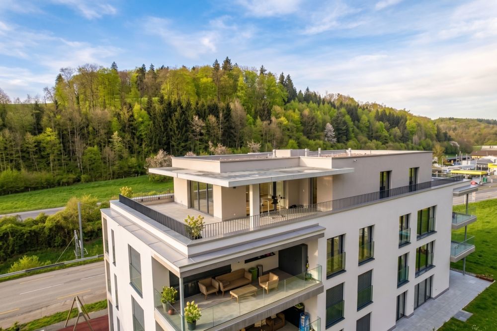 ATTIKAWOHNUNG MIT RIESIGER TERRASSE IN THÖRISHAUS - Bild 1