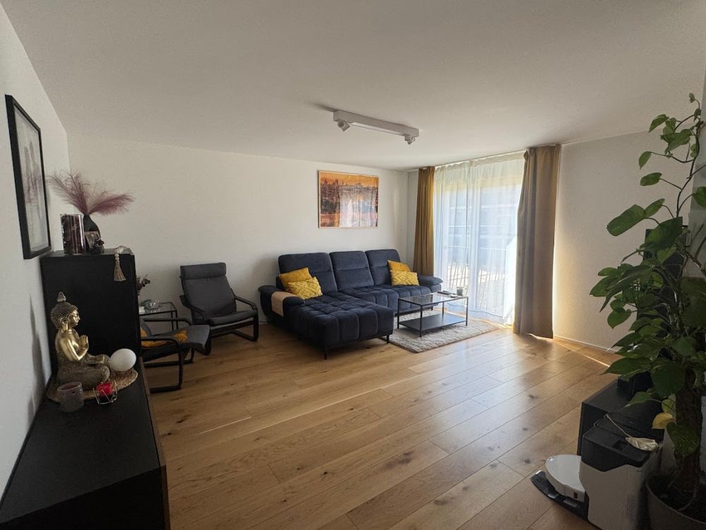 modern und neuwertig: 4.5 Zimmerwohnung im 1. OG - Bild 3