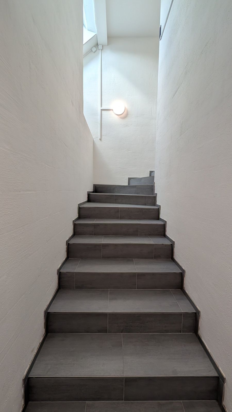 Neubau, moderne 2.5 - Zimmer Attika Wohnung im Eigentumsstandart - Bild 3