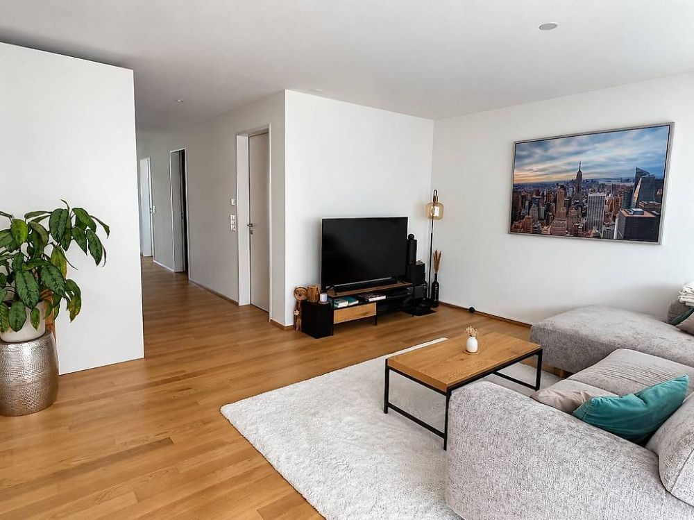 Helle 3.5-Zimmer-Wohnung mit Balkon&Loggia ab Dezember in SG - Bild 1