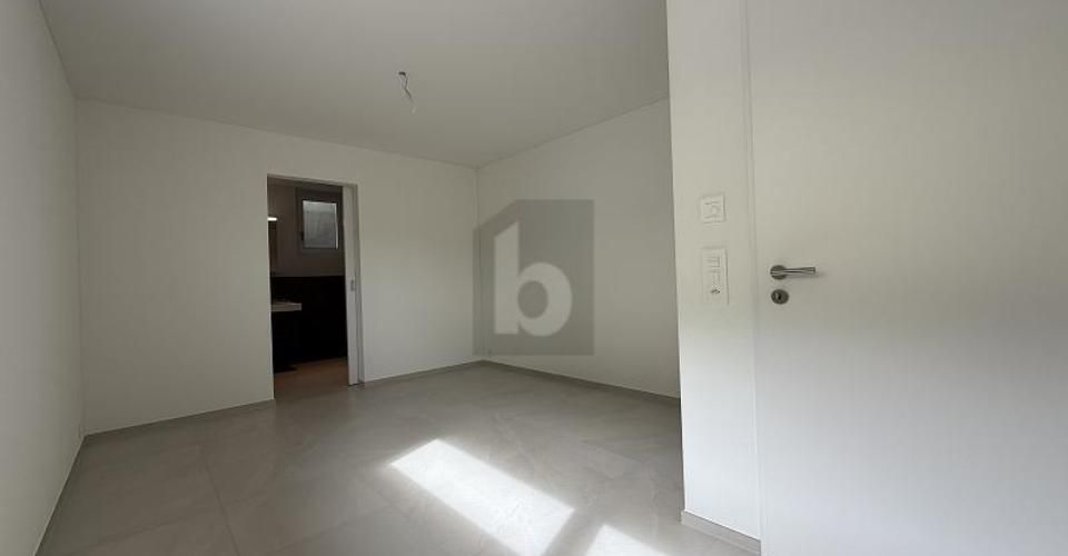 VIEL RAUM ZUM LEBEN - MIT EIGENEM GARTEN - Appartement 4.5 pièces - image - 3