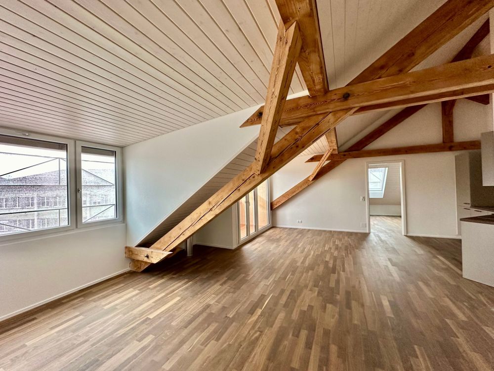 Stilvoll und modern wohnen unter dem Dach im Zentrum von Langenthal - Bild 2