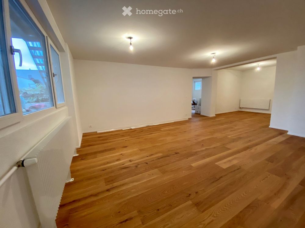 >> Grosszügige 2.5 Zimmerwohnung im Dorfzentrum << - Bild 1