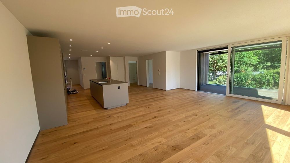 Erstvermietung: Topmoderne Wohnung im Eigentum Standard, Minergie effizient mit Solarstrom - Bild 1