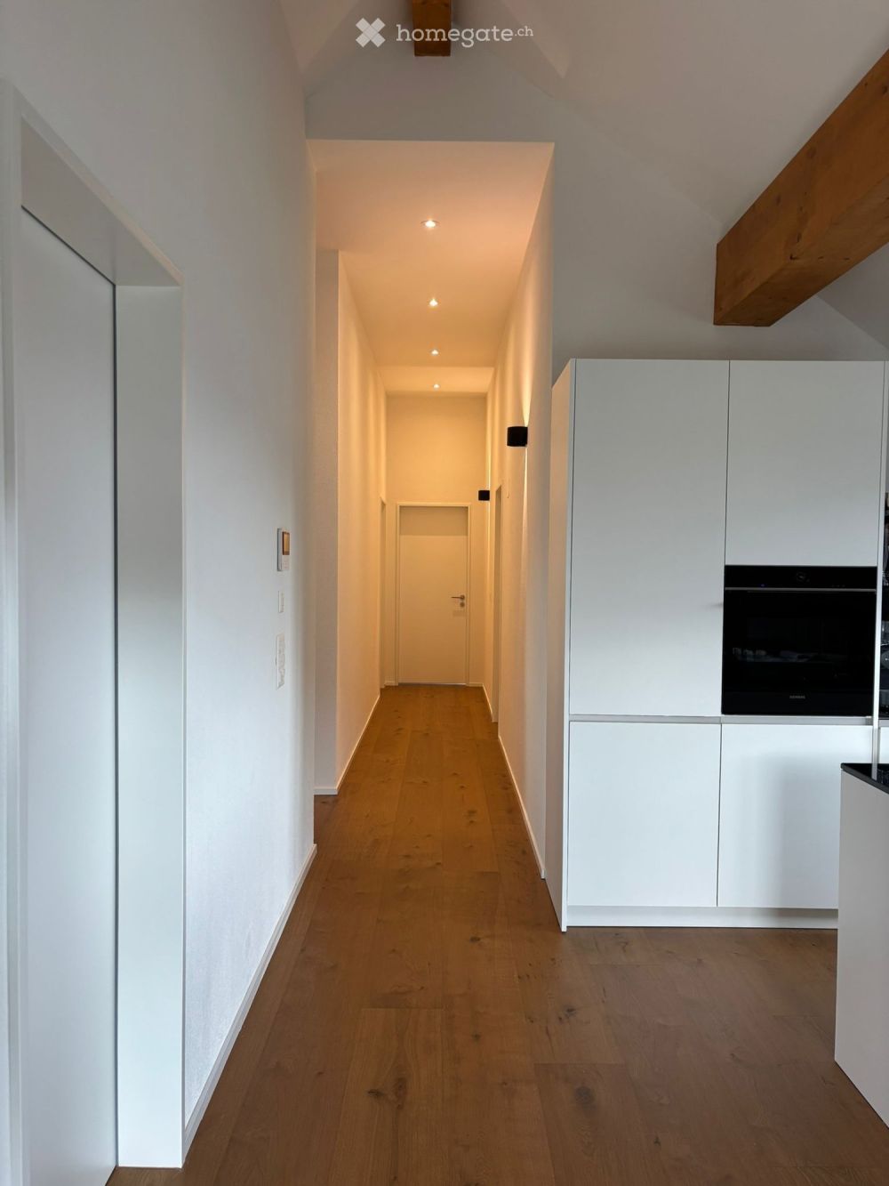 4.5 Zi-Wohnung mit eigenem Eingang – wie ein Haus + 2 Parkplätze inkl. - Bild 4