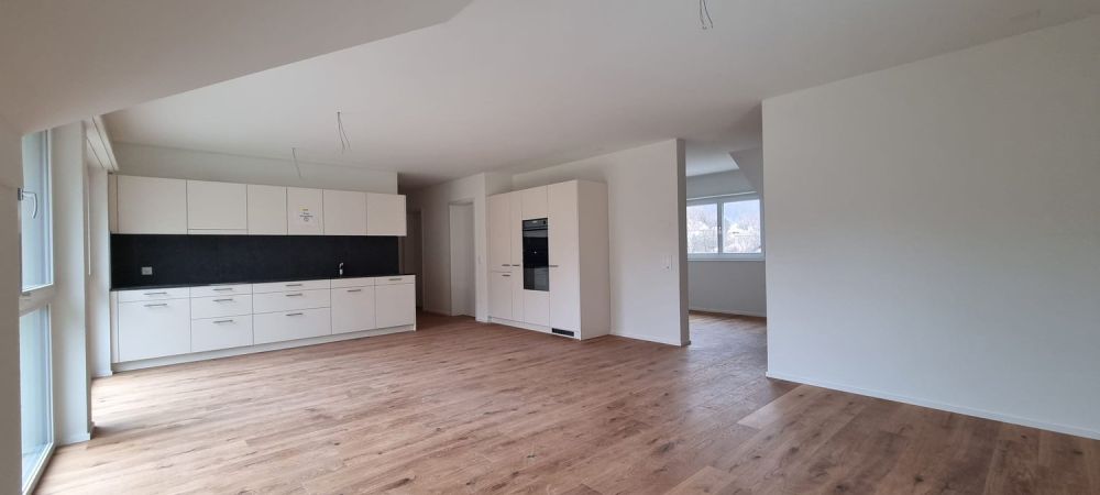 Appartement neuf lumineux et moderne de 4 pièces avec balcon, parking et carport inclus - Bild 3