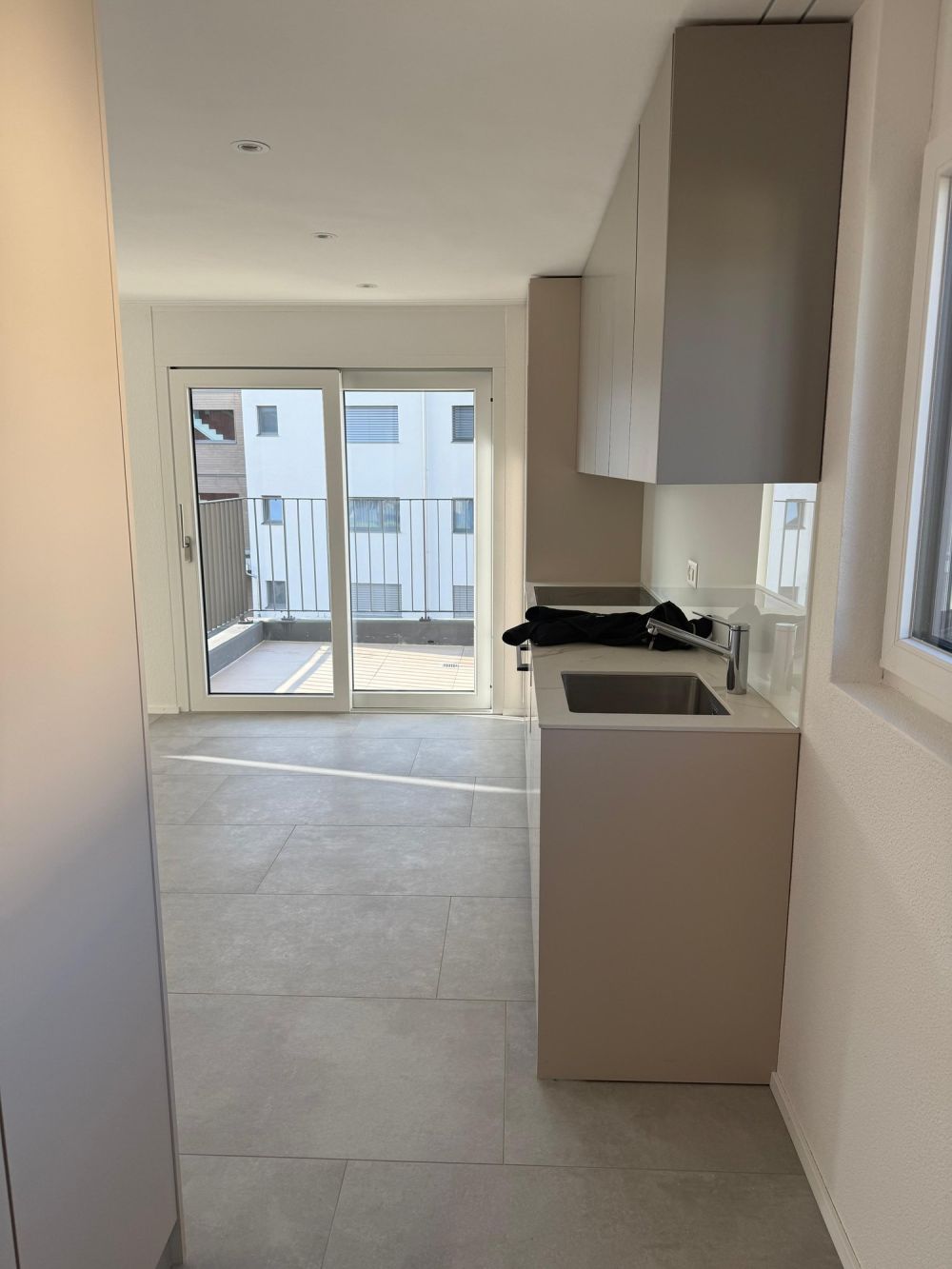 Moderne 2.5-Zimmer-Wohnung in Reinach mit Balkon und Garage - Bild 6