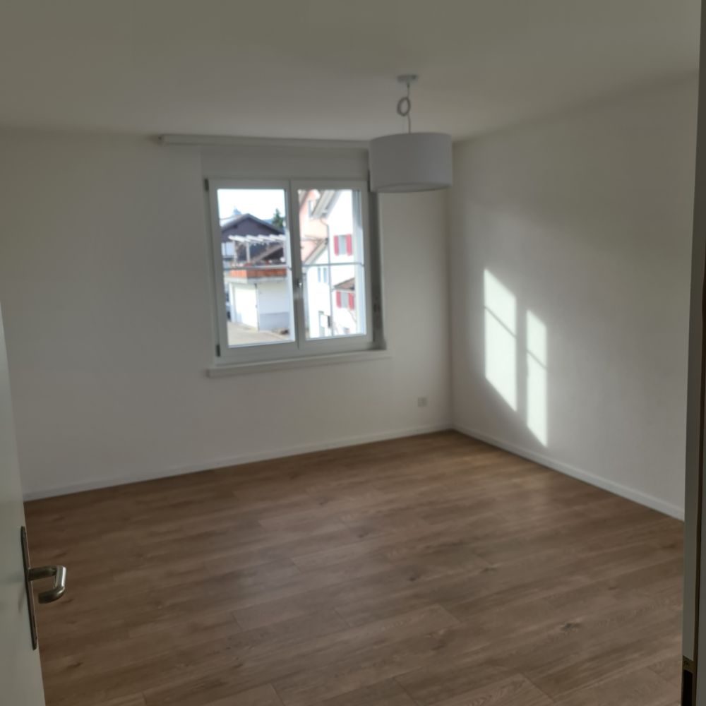 Grosszügige 5.5 Zimmer Wohnung im Dorfkern inkl. Einzelgarage - Bild 7