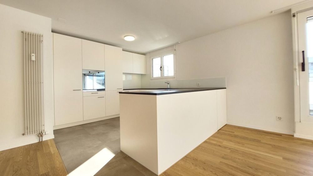 Erstvermietung im Herzen von Lyss - Küche