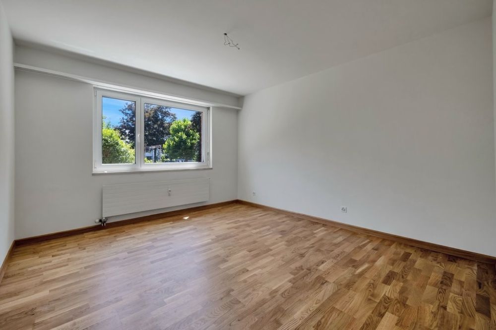 Frisch saniert und bezugsbereit: Stilvolles Wohnen in Allschwil - Beispiel Zimmer