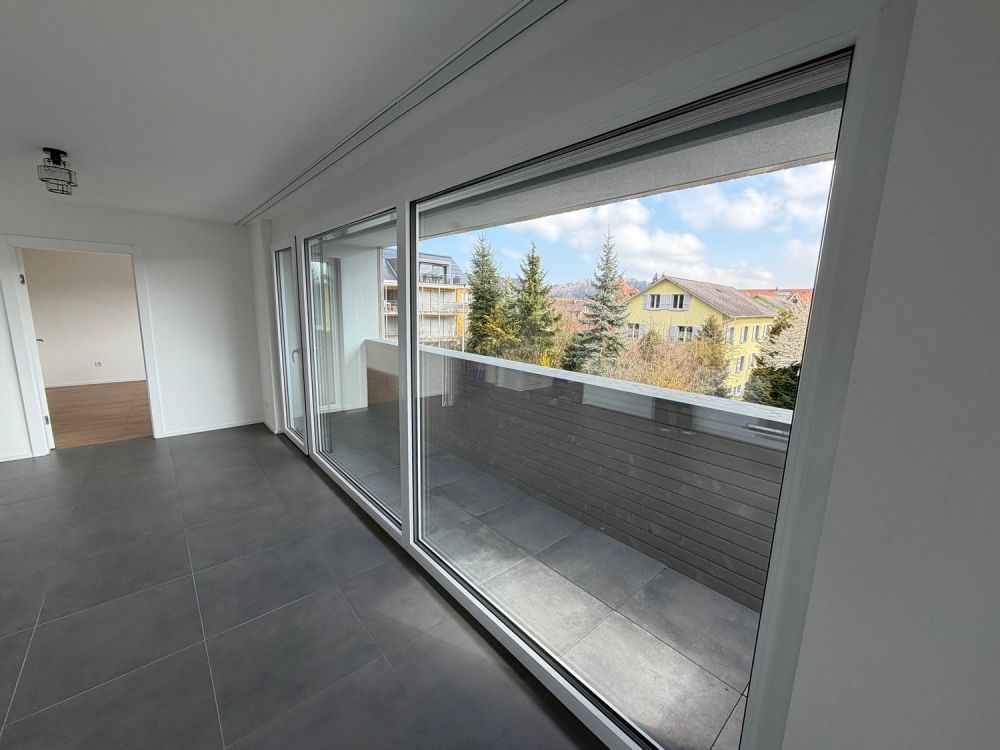 Moderne 3.5-Zimmer-Wohnung mit grosser Terrasse und Balkon - Bild 8