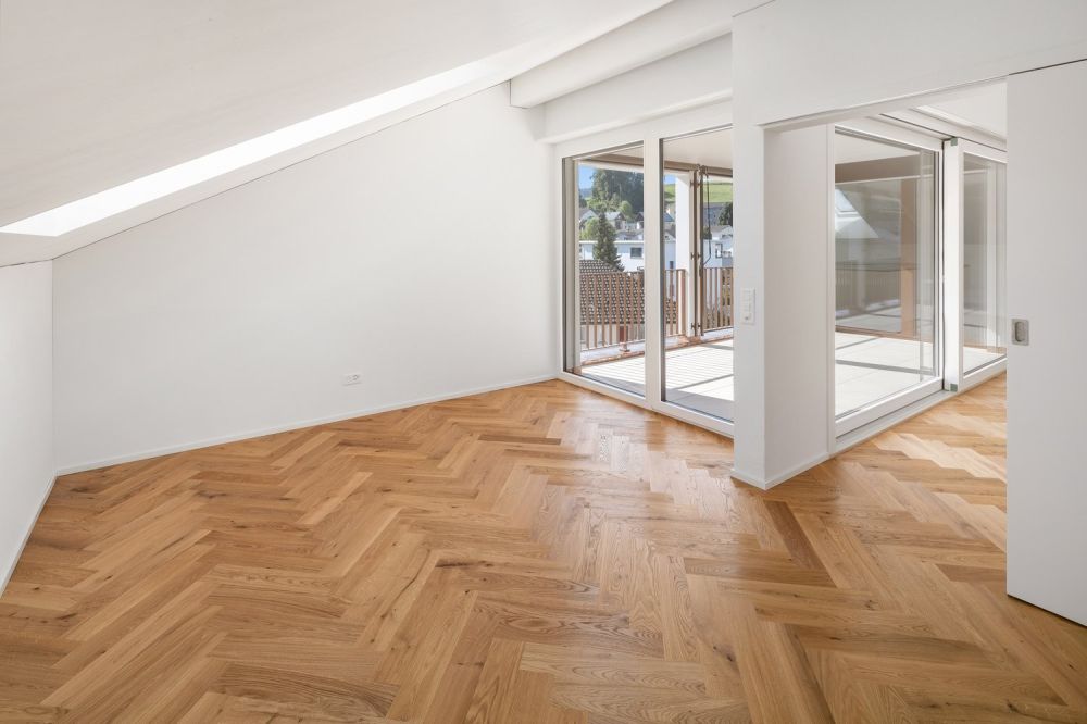 5.5-Zimmer-Dachwohnung mit Balkon und Loggia im Erstbezug - Zimmer