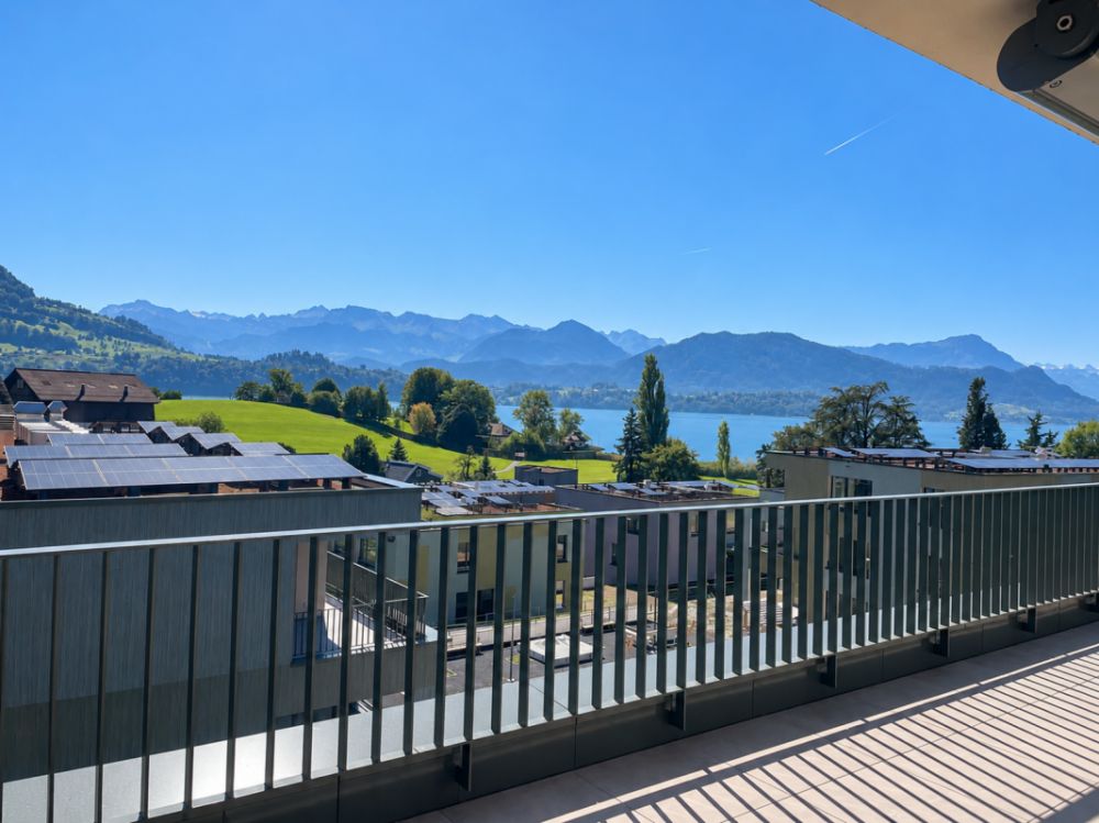 Neubau - 2.5-Zimmer-Attikawohnung mit spektakulärer See- und Alpensicht - Panoramablick auf den Vierwaldstättersee und die Bergwelt