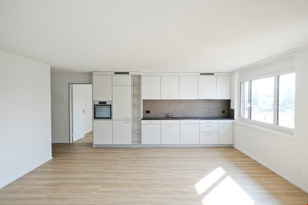 Sonnige, grosszügige und totalsanierte Wohnung - Bild 3