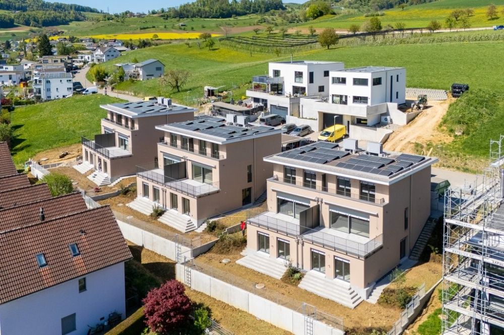 ERSTVERMIETUNG - 6.5-Zi.-Reiheneinfamilienhaus mit PV-Anlage - DJI_20260423151512_0043_D.jpg