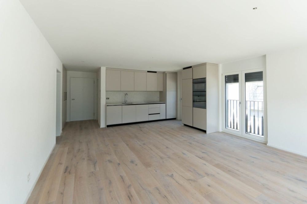 Helle, neue luxuriöse 2½ Zimmer Wohnung (H2) EG mit grossem Sitzplatz - Bild 4