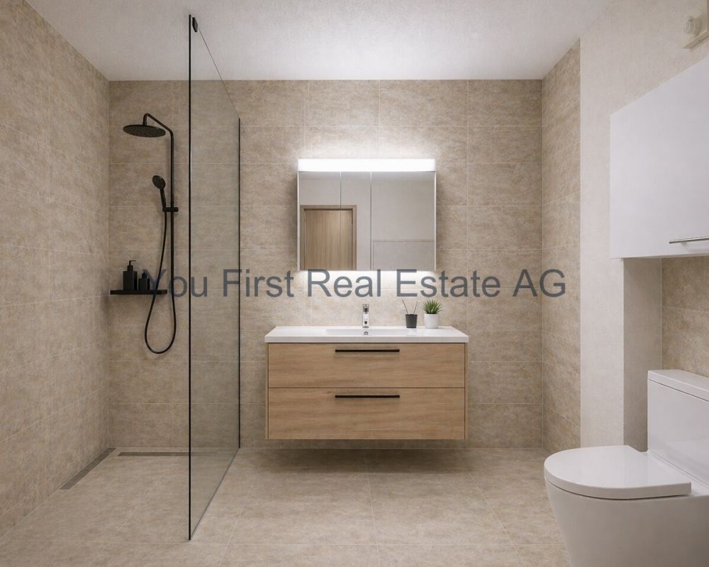Stilvoll renovierte 3.5-Zimmerwohnung im Erstbezug mit Balkon und Gar - Modernes Badezimmer mit bodengleicher Dusche und Spiegelschrank mit LED-Beleuchtung