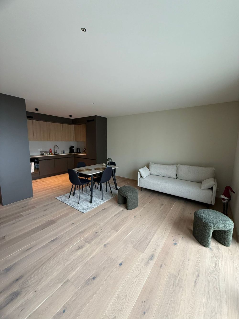 Moderne 2.5-Zimmer-Wohnung mit Balkon, Chur - Image 2