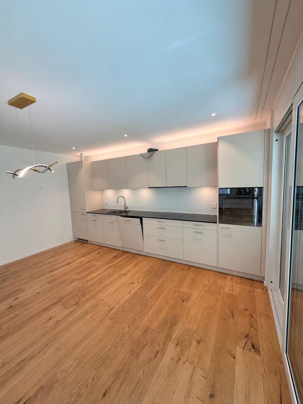 Moderne 3-Zimmer-Wohnung mit Balkon in Schaffhausen - Bild 2