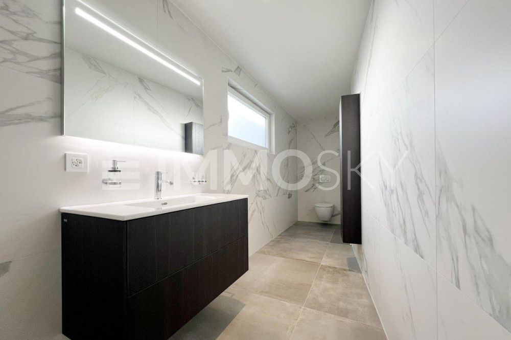 À louer à Courtételle  Élégante villa neuve avec jardin - Douche et WC parental