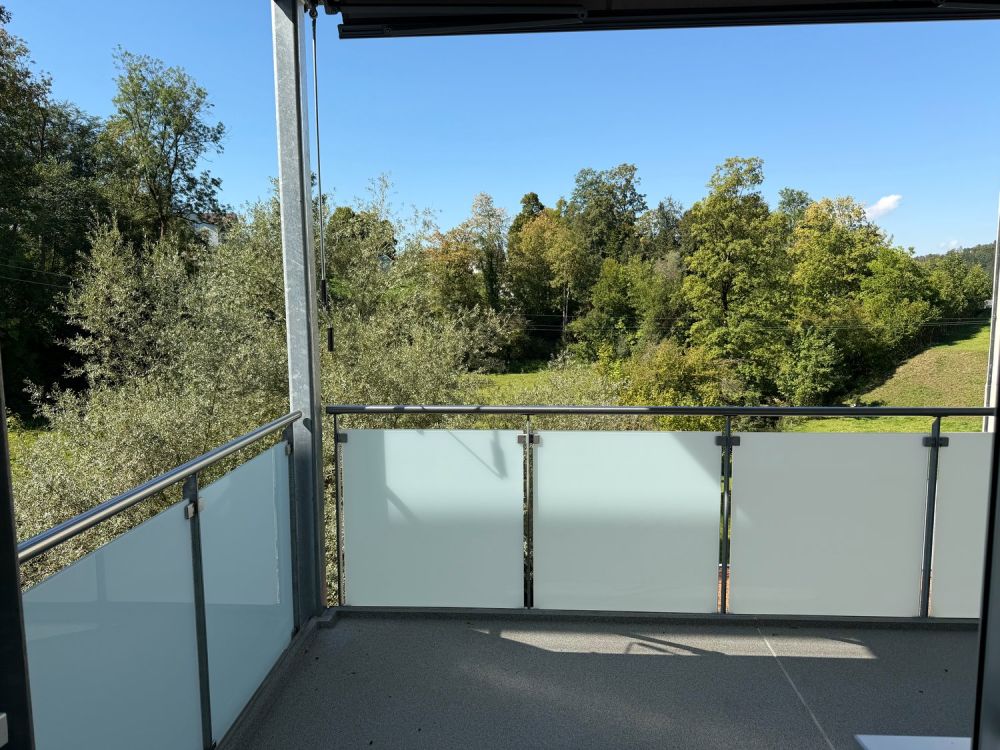 komplett sanierte 3 1/2 Zi. Wohnung im Grünen am Dorfbach - Bild 3
