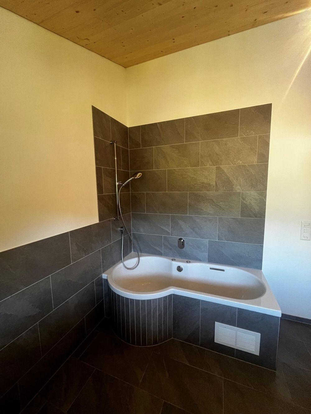 Erstvermietung: Moderne 5.5-Zimmer-Maisonettewohnung - Bild 3