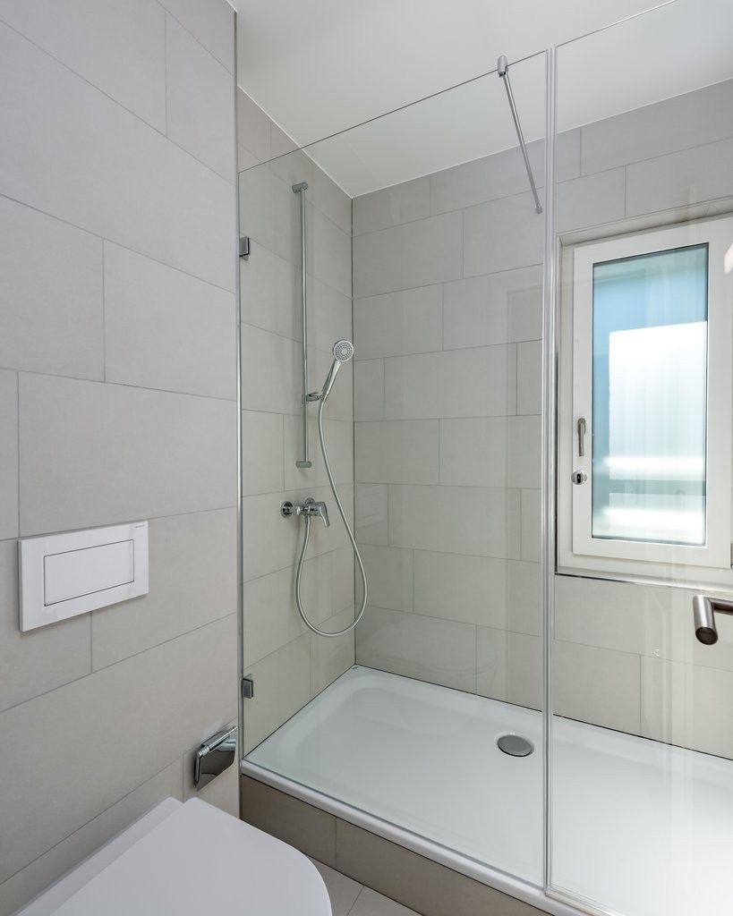 ERSTVERMIETUNG nach Gesamtsanierung mit modernem Ausbaustandard - Bad mit Dusche