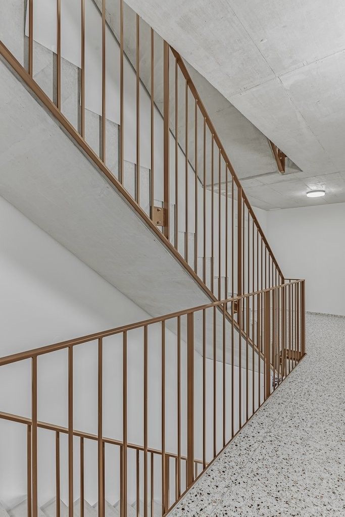 Moderne 2-Zimmerwohnung in Unterengstringen! - Treppenhaus