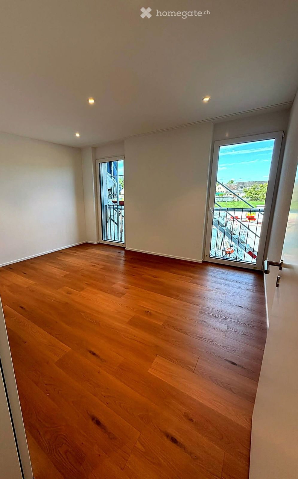 ERSTVERMIETUNG: 3.5-Zimmer-Neubauwohnung mit zwei Bädern und 17 m² gedecktem Balkon - Bild 5