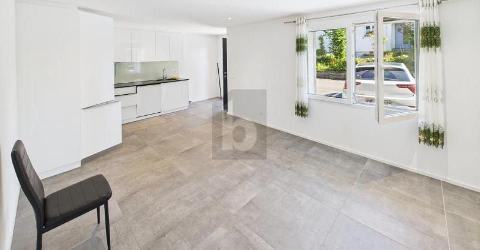 RUHIG, MODERN UND GROSSZÜGIG - Appartement 2.5 pièces - image - 2