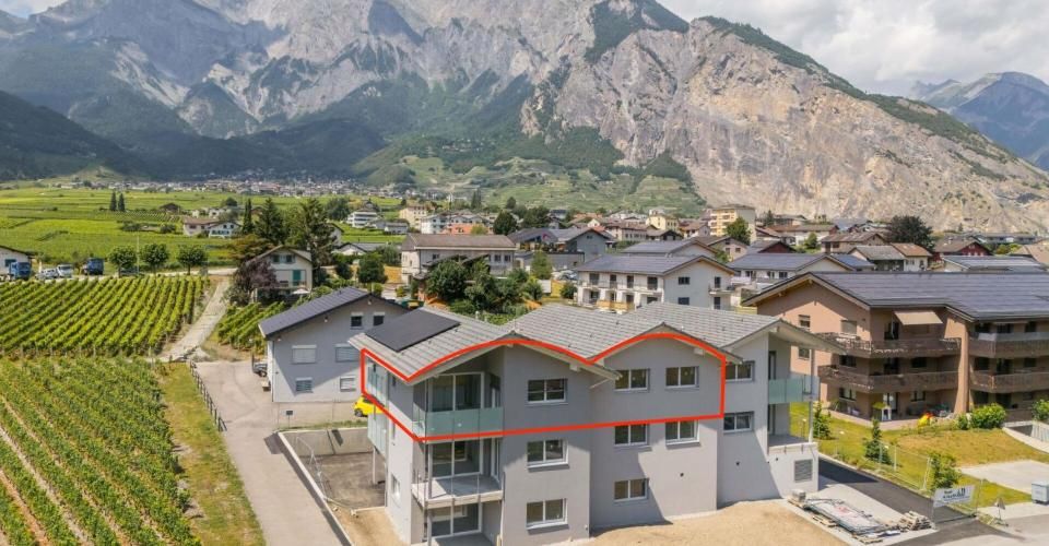 Attique lumineux avec balcon et deux places de parc - Attique 4.5 pièces - image - 1