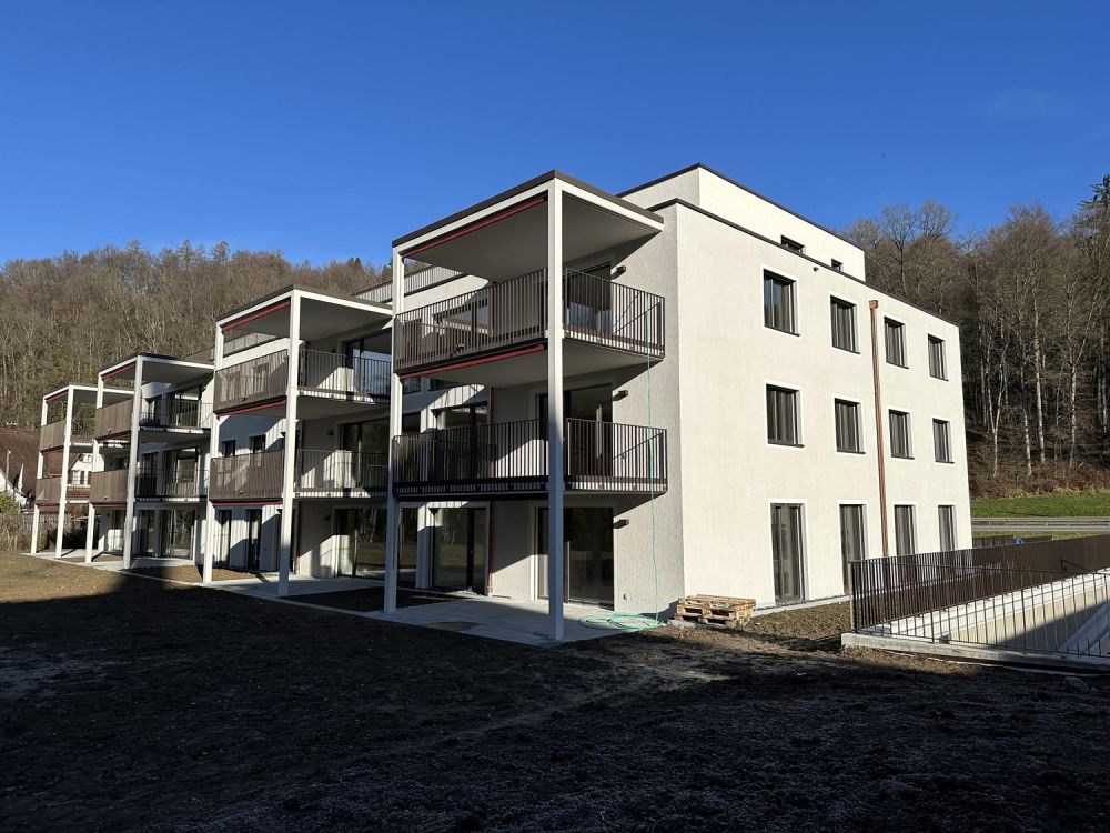 Idyllisches Wohnen - Erstvermietung 4.5-Zimmmer-Wohnung mit grosszügigem Sitzplatz - Bild 2
