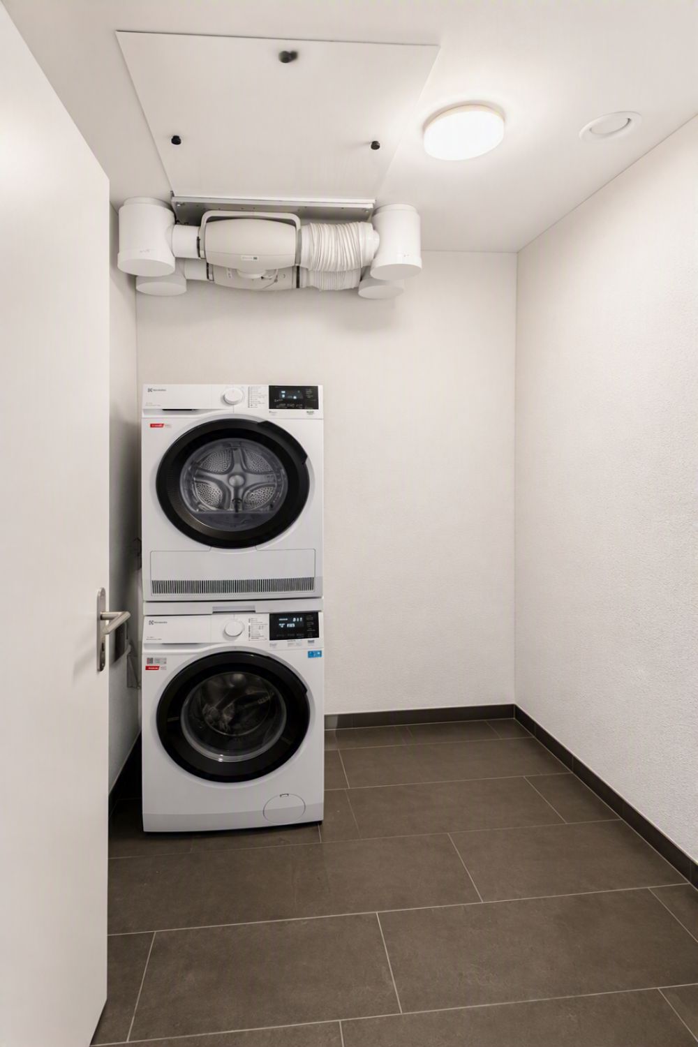 Wohnen, wo modernes Design, Komfort und Natur zusammenkommen - Reduit.png