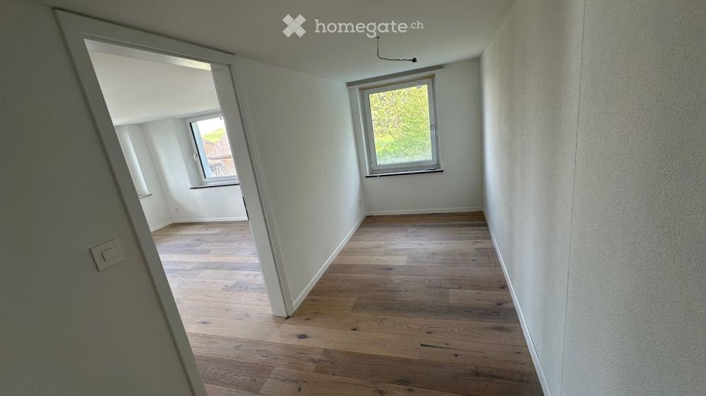 Altes renoviertes Schulhaus in Adetswil. Traumhafter 6.5-Zimmer-Hausteil an ruhiger Lage - Bild 4