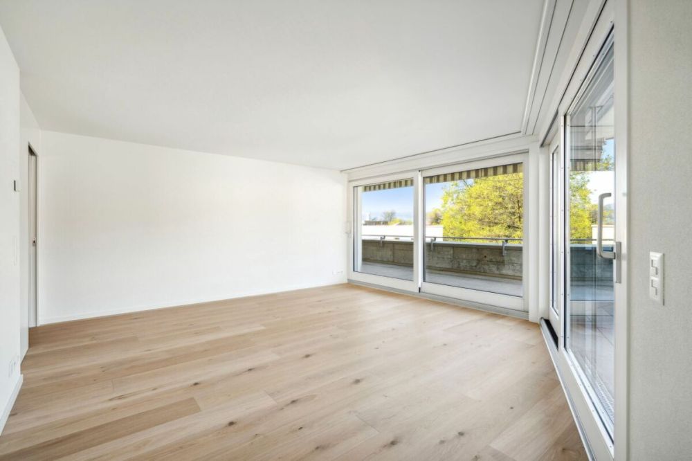 ERSTBEZUG NACH KOMPLETTSANIERUNG AN ZENTRALER LAGE IN MEILEN - ATTIKAWOHNUNG NAHE DEM ZÜRICHSEE - Bild 5