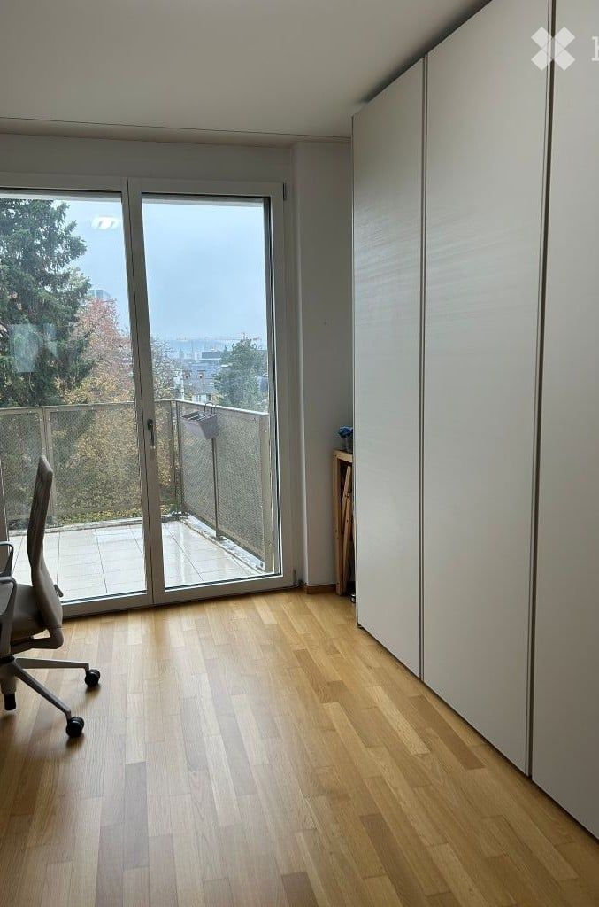 Moderne und zentrumsnahe Wohnung mit Balkon und Aussicht - Bild 7
