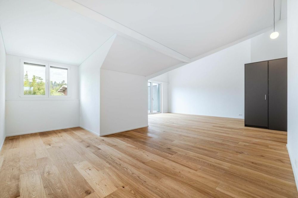 ruhig gelegene 3.5-Zi. Neubau-Dachwohnung mit Blick ins Grüne - Bild 4