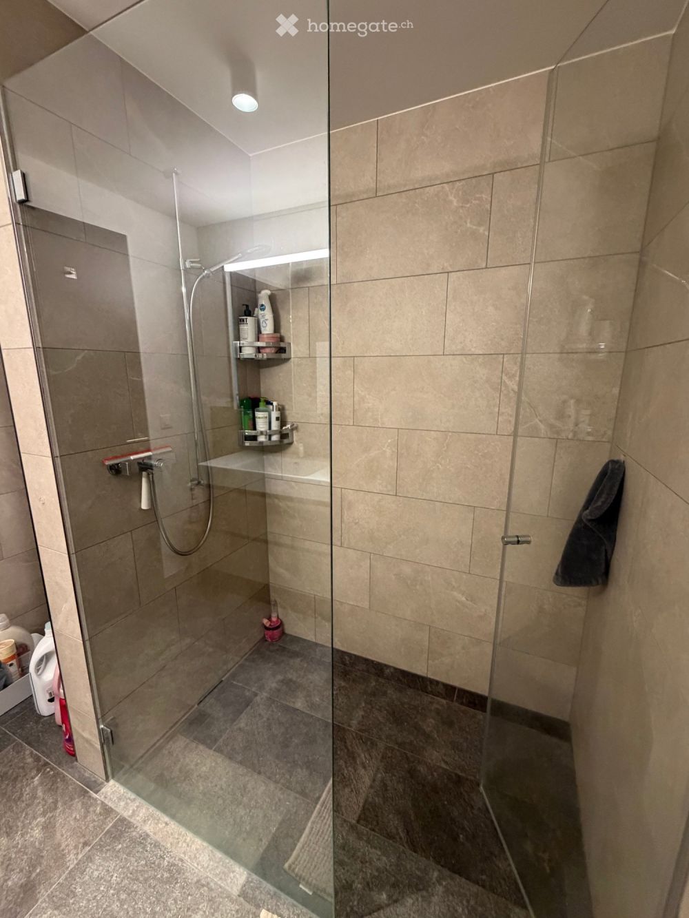 Hochwertig möblierte 3.5-Zimmer-Wohnung mit See- und Bergsicht - Bild 9