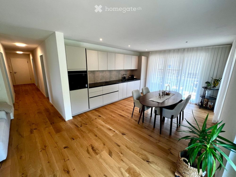 Moderne 4.5-Zimmer-Neubauwohnung mit Balkon und schöner Aussicht in Wölflinswil - Bild 2