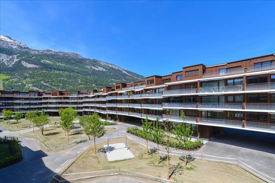 Mieten ohne Kaution - Tschent Wohna - urban mit viel Grünzone - Aussenansicht