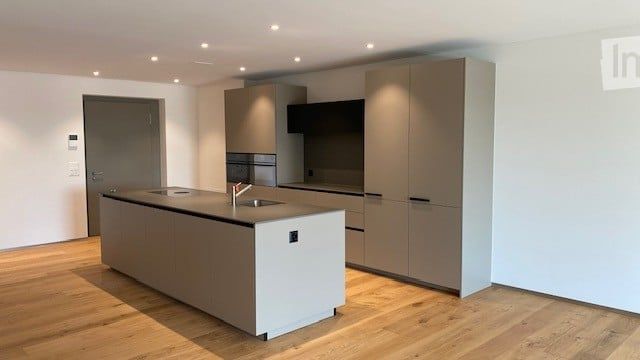 Erstvermietung: Topmoderne Wohnung im Eigentum Standard, Minergie effizient mit Solarstrom - Bild 12