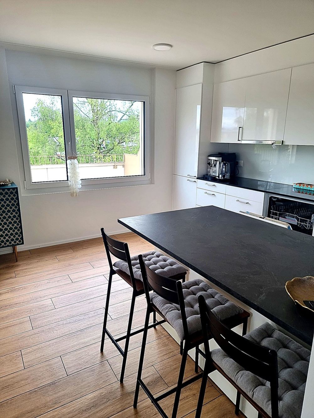 Zur Untermiete: Helle Attika-Wohnung mit riesen Balkon - Bild 3