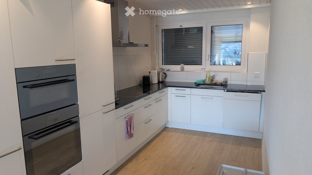 Helle 3.5-Zimmer-Dachwohnung mit traumhafter Rheinsicht in Flurlingen Parkplatz inkl. - Bild 5