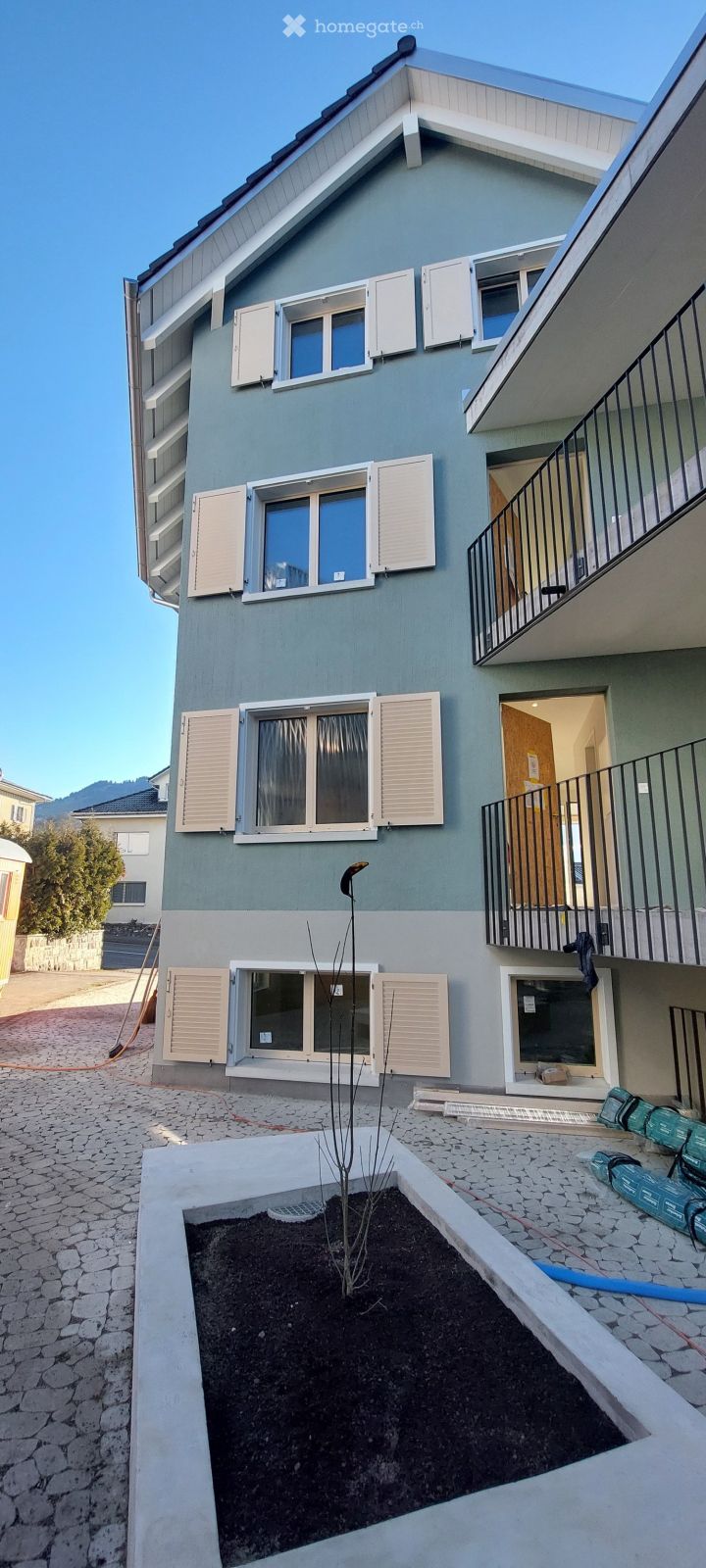 Moderne 2.5-Zimmer-Neubau-Wohnung in Kaltbrunn mit Loggia und Tiefgaragenplatz - Bild 1