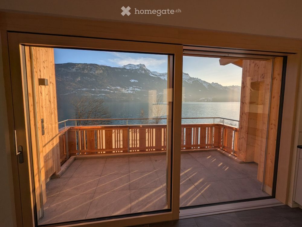 Exklusive 6.5-Zimmer-Dachwohnung am See bei Brienz - Bild 1