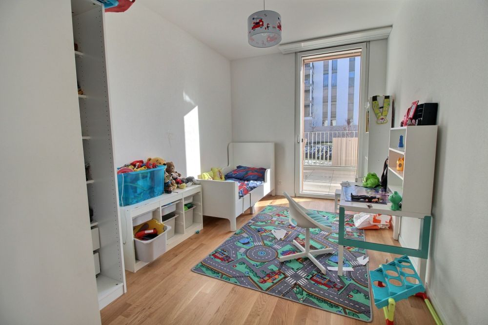 Appartement de 5.5 pièces au rez-de-chaussée à louer à Marly ! - Chambre 2