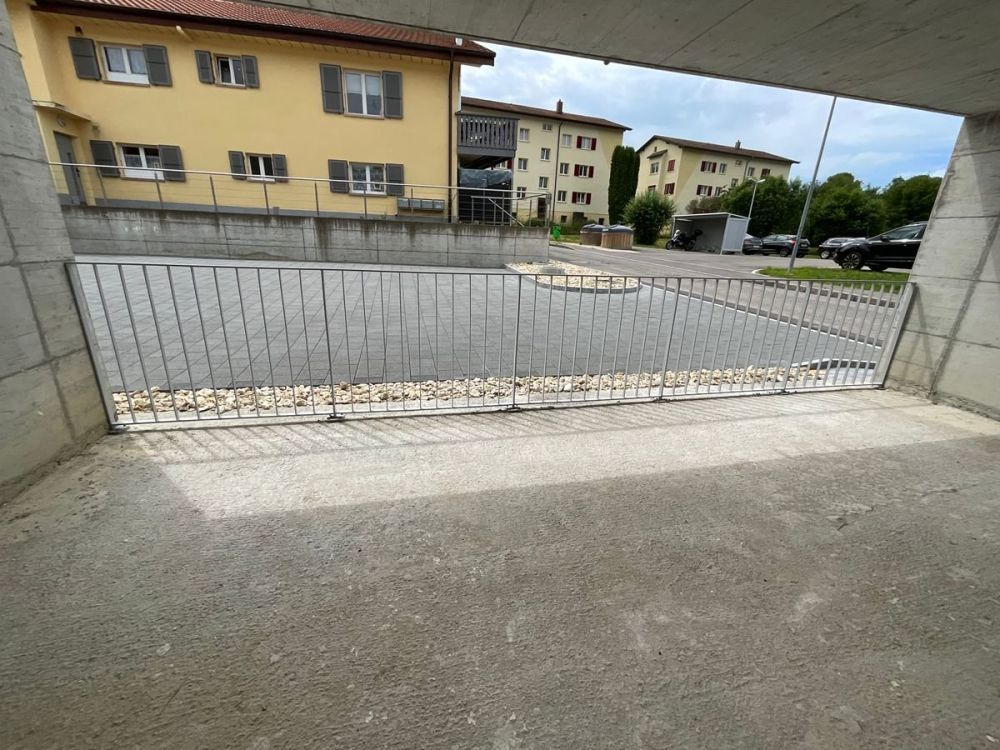 Wohnung mit 3 Zimmern und privater Terrasse renoviert - Bild 7