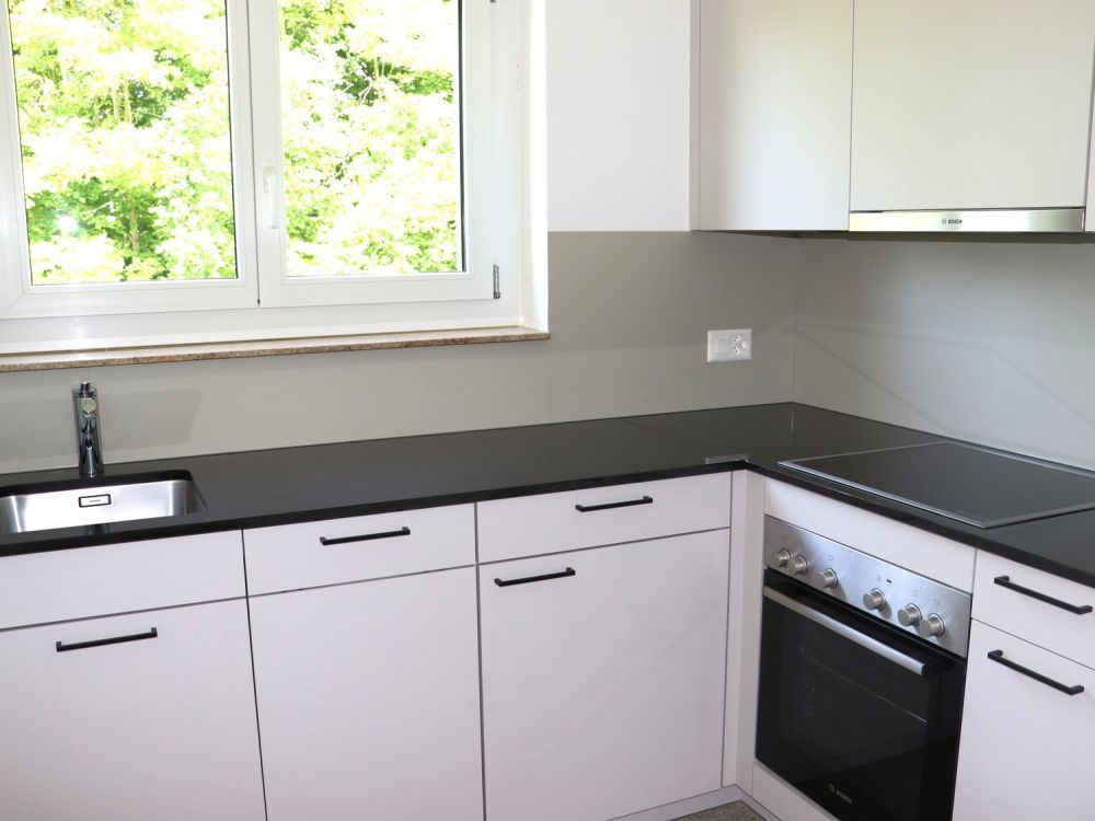 Erstvermietung nach Totalsanierung - grosszügige 3.5 Zi.-Wohnungen mit Balkon - Bild 2